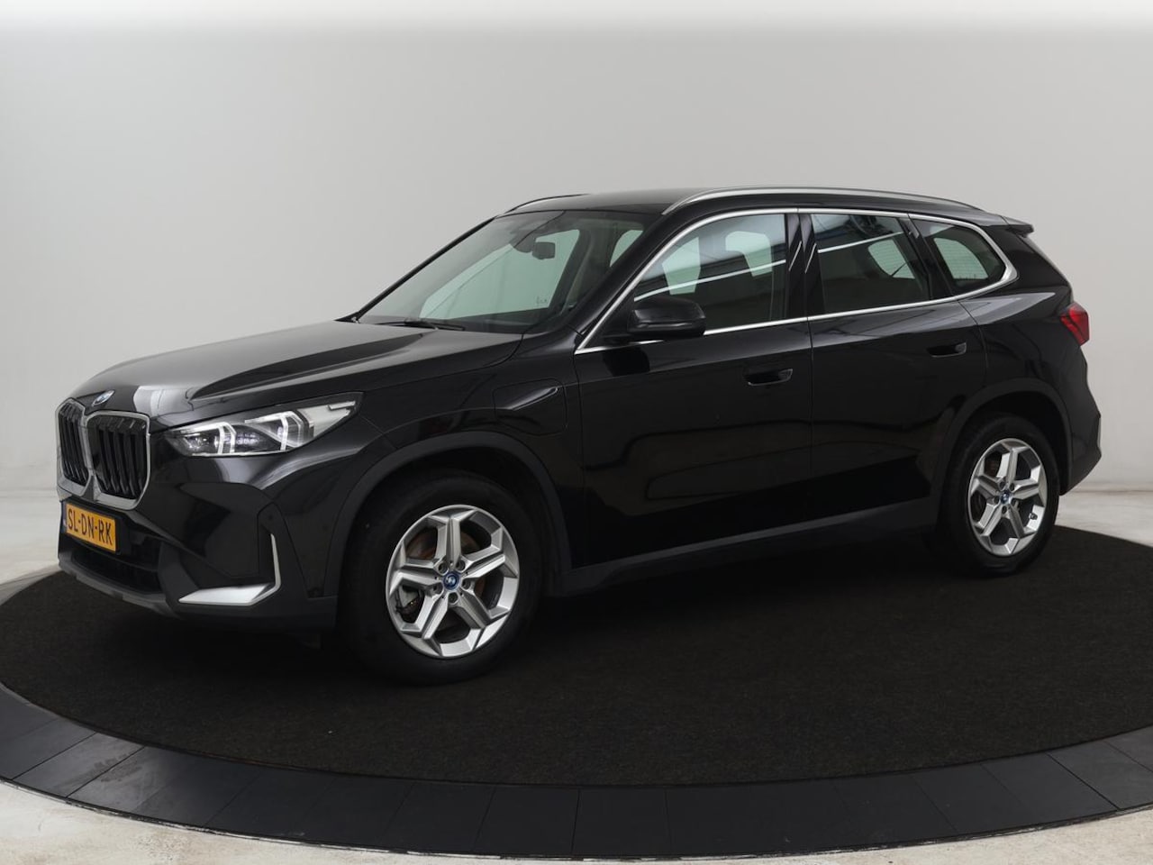 BMW X1 - xDrive25e | SOH 92% | Leder | Sportstoelen | Carplay | Adaptief LED | Keyless | Camera | P - AutoWereld.nl