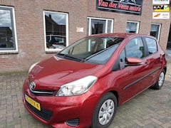 Toyota Yaris - 1.0 VVT-i Aspiration. Goed onderhouden en leuk uitgevoerd, o.a. navigatie, camera. etc