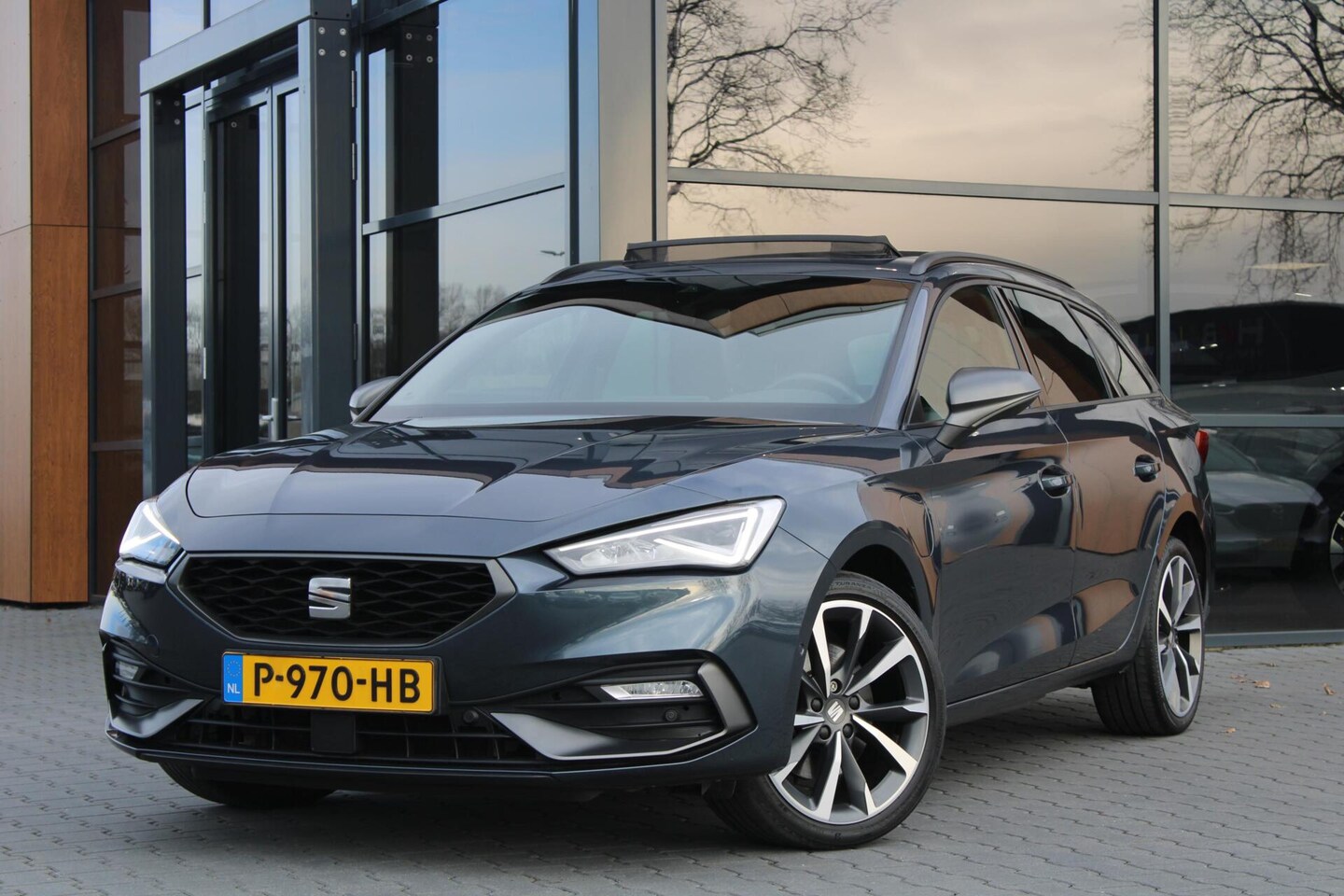SEAT Leon Sportstourer - 1.4 TSI PHEV FR | Pano | Adaptief | Camera - AutoWereld.nl