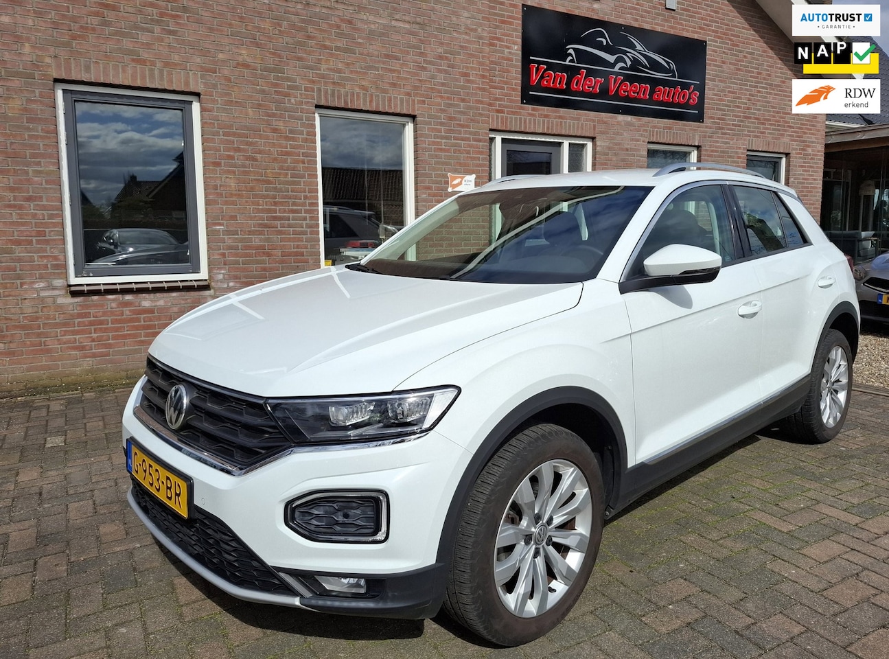 Volkswagen T-Roc - 1.5 TSI Sport. volledig leder, dealer onderhouden, stoelverw., navi, carplay, adap.cruise, - AutoWereld.nl