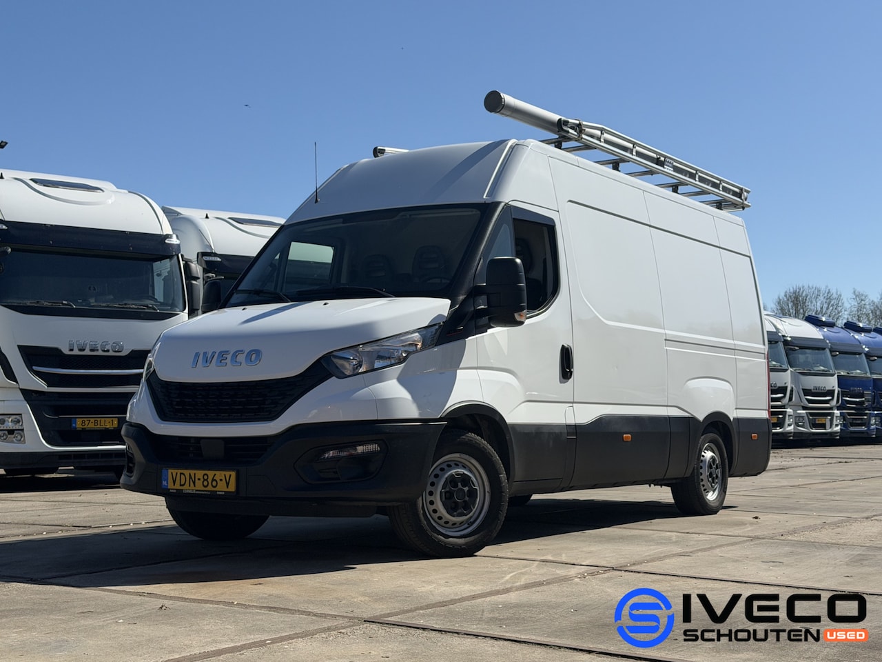 Iveco Daily - 35S18HV L3H2 3.0L 180pk - DHollandia laadklep - Cruise Control - AutoWereld.nl