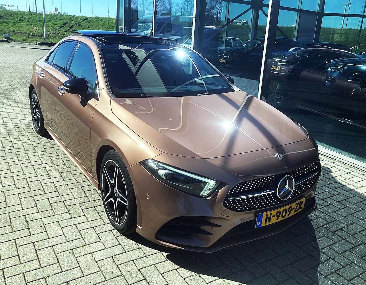 Mercedes-Benz A-klasse - 180 Business Solution AMG AMG / Pano / Multiebeam / Ambiant.Verl. - AutoWereld.nl