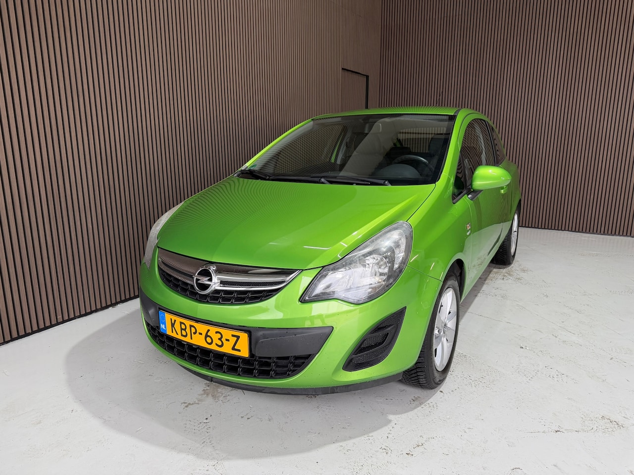 Opel Corsa - Unieke kleur 1.2-16V Selection - AutoWereld.nl