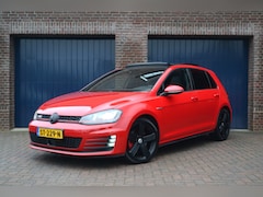 Volkswagen Golf - GTI 2.0 TSI 220pk | Panoramadak | Stoelverwarming | Adaptive Cruise | Navi | Clima