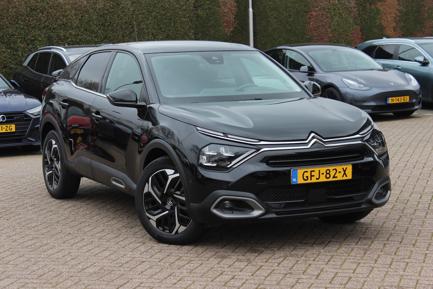 Citroën C4 - 1.2 Puretech Shine / Camera / Head-up / Keyless / Leder / 18'' / Navigatie / DAB / Dodehoe - AutoWereld.nl