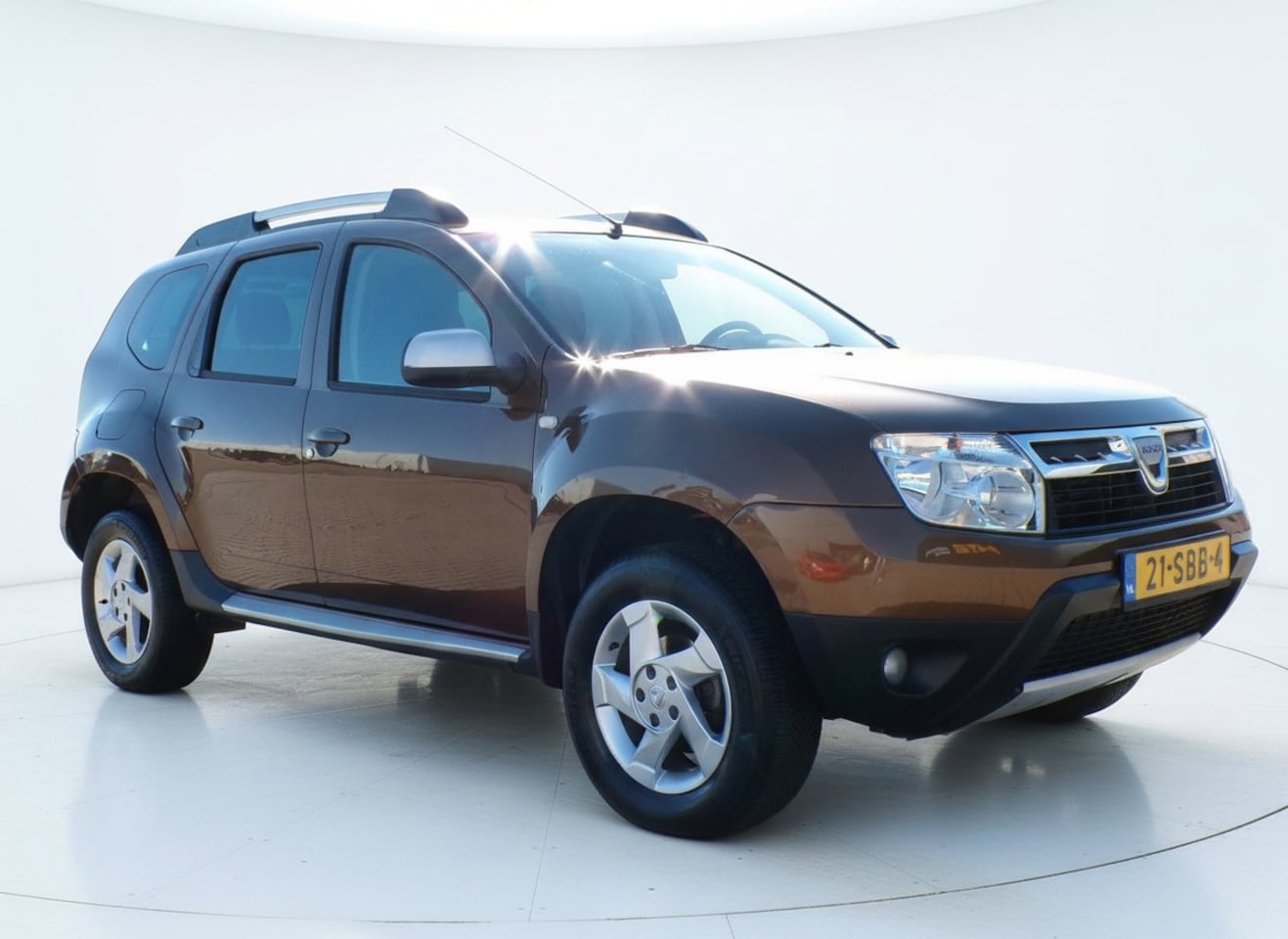 Dacia Duster - 1.6 Lauréate 2wd Airco/Cruise/1ste eigenaar!! - AutoWereld.nl