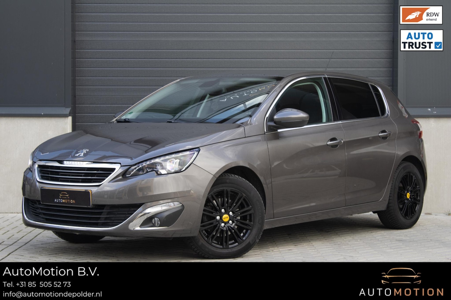 Peugeot 308 - 1.2 PureTech Allure Panoramadak Achteruitrijcamera Keyless - AutoWereld.nl