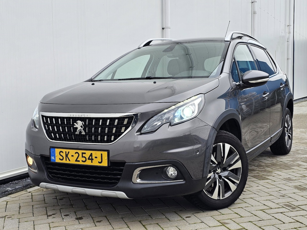 Peugeot 2008 - 1.2 PureTech Allure bj 2018 AUTOMAAT Pano Navi Park Assist Nette Auto! - AutoWereld.nl