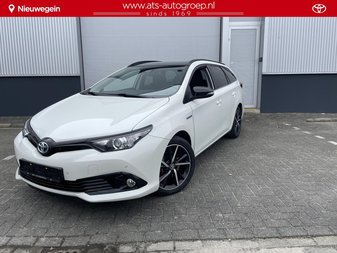 Toyota Auris - 1.8 Hybrid Black Edition TS Station  | 1e Eigenaar | Trekhaak | Parkeersensoren Voor | - AutoWereld.nl
