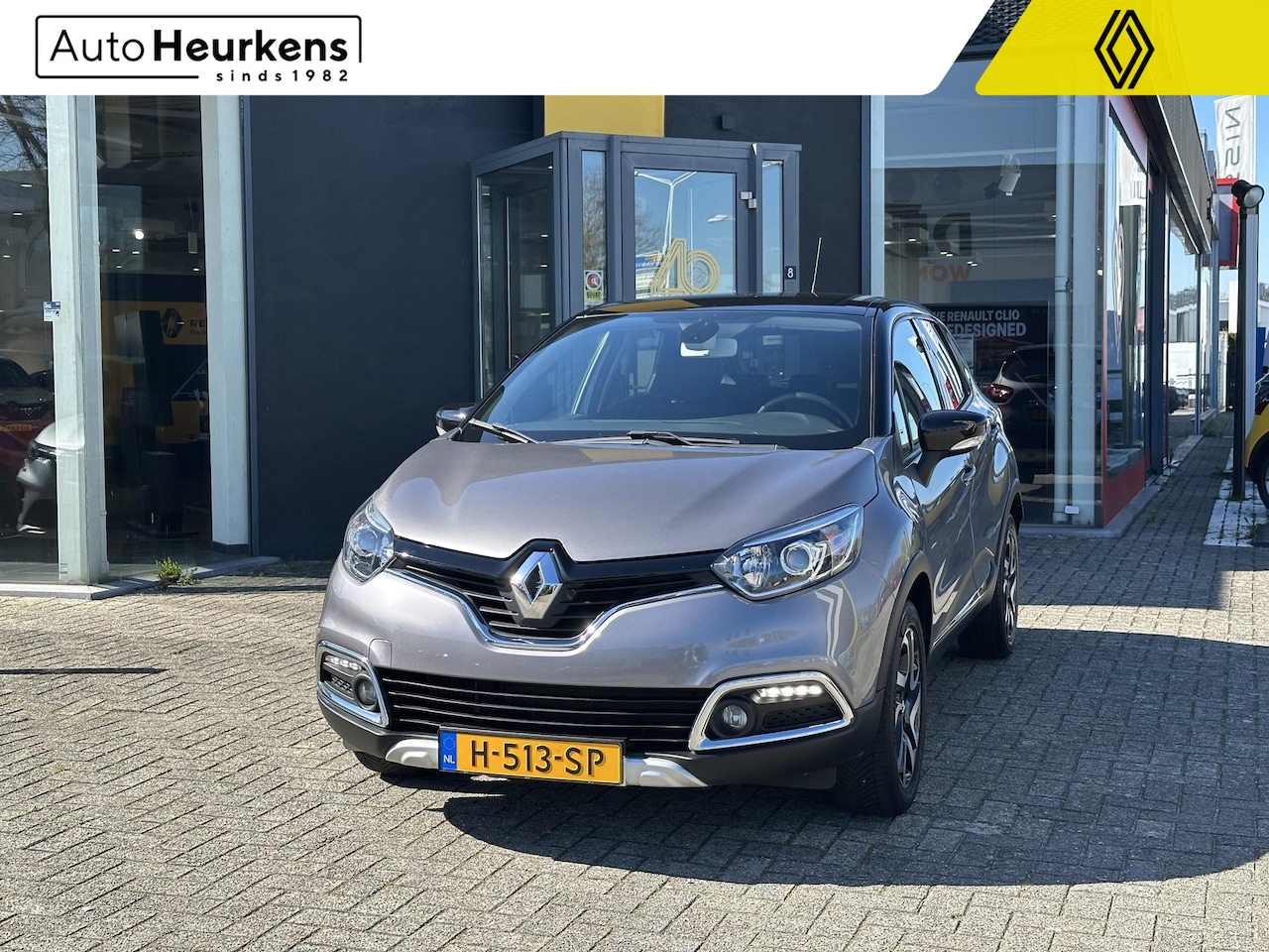 Renault Captur - TCe 90 Xmod Two-tone l Lederen bekleding l achteruitrijcamera - AutoWereld.nl