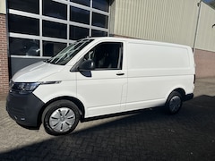 Volkswagen Transporter - 2.0 TDI 150pk DSG L1H1 Airco, Cruise, Navi, Camer, Pdc, Trekh bedrijfswageninrichting