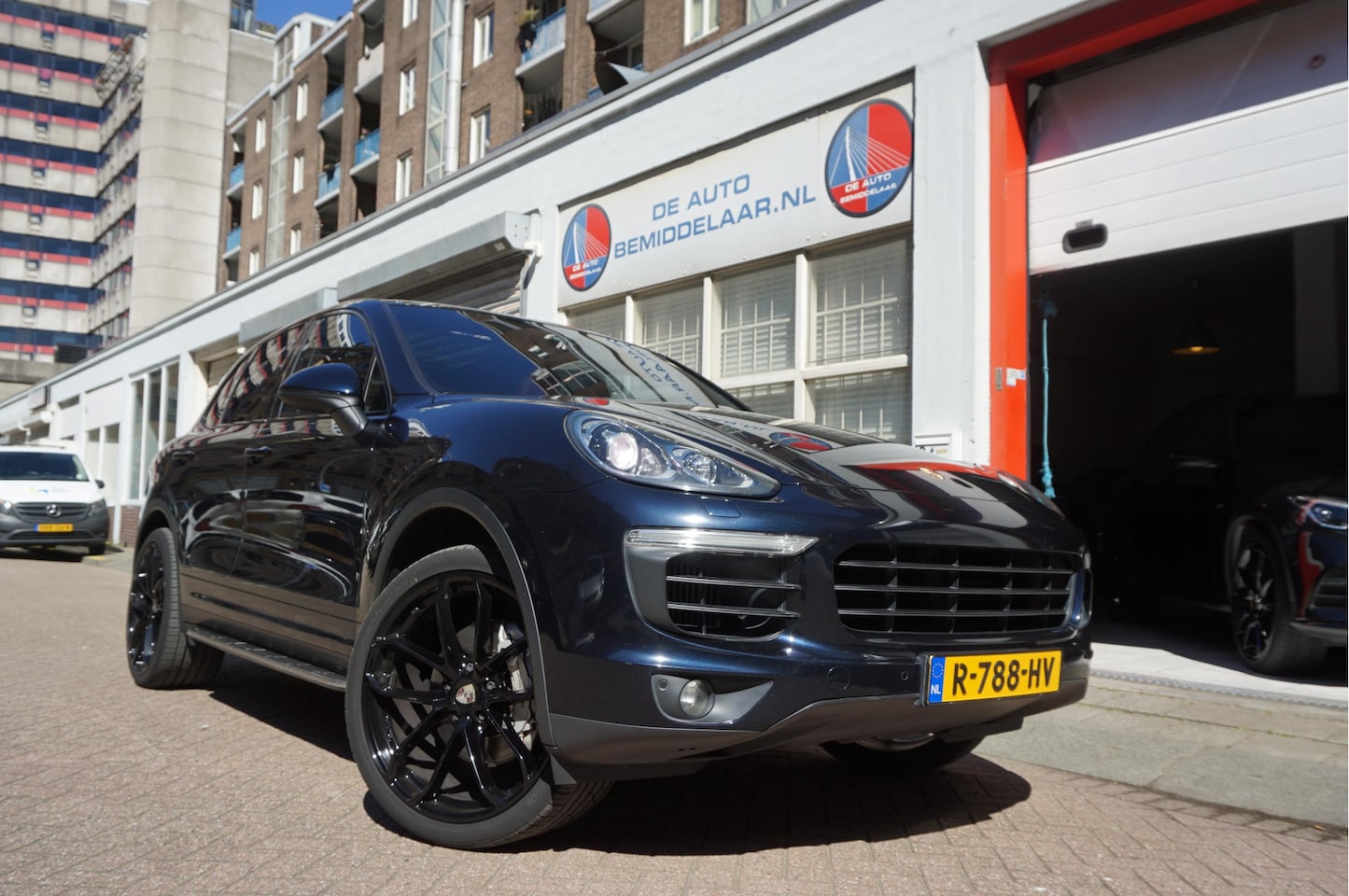 Porsche Cayenne - 3.6 S 420pk | Panorama | Luchtvering | 22inch | Cruise + Lane | Volledig gedocumenteerd | - AutoWereld.nl