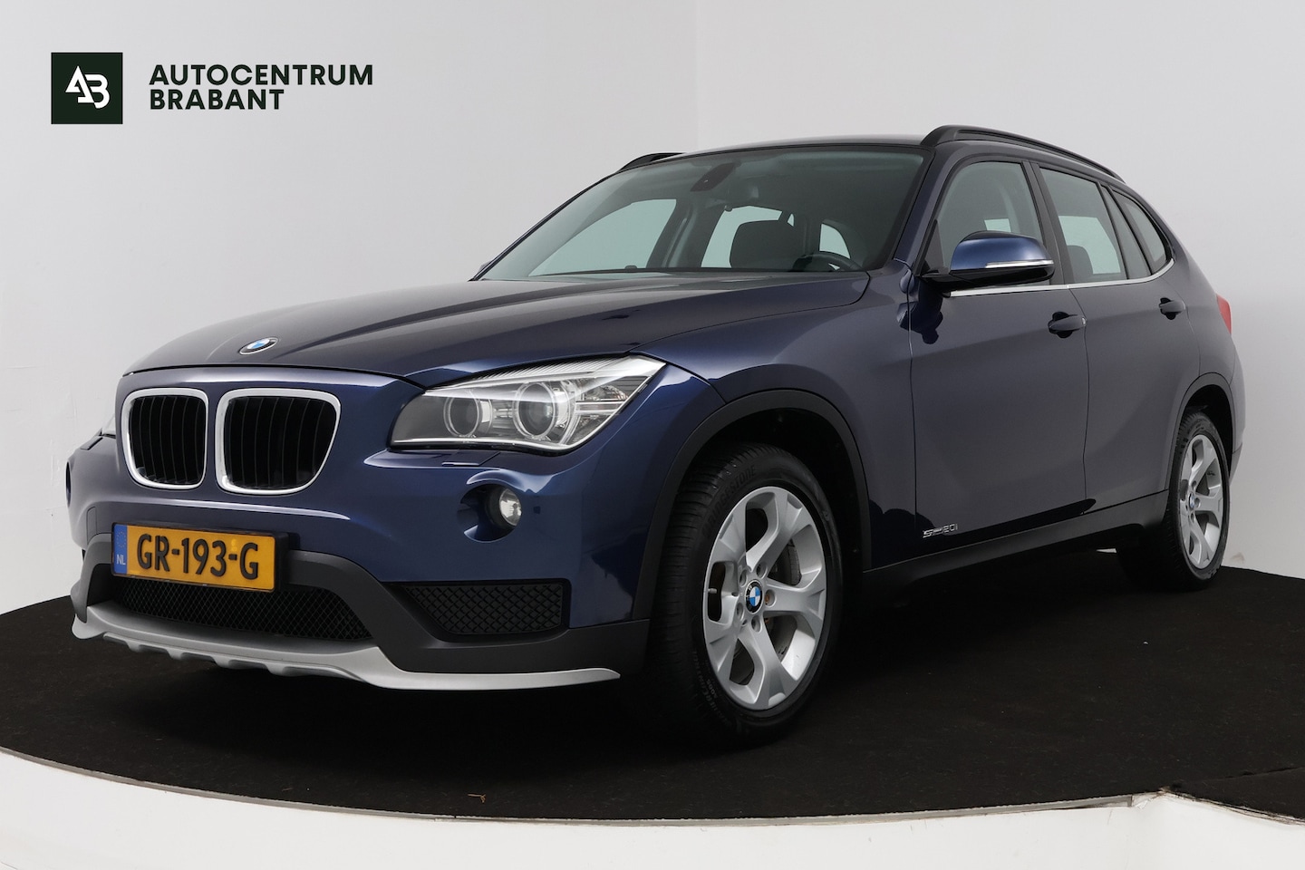 BMW X1 - SDrive20i Executive (TREKHAAK, PARKEERSENSOREN, NAVIGATIE) - AutoWereld.nl