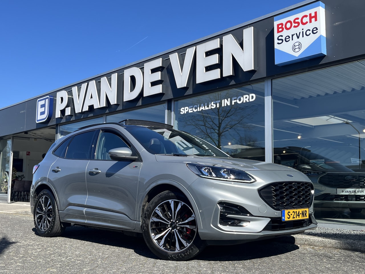 Ford Kuga - 2.5 PHEV ST-Line X 225pk e-CVT Automaat | Full Options | E-Trekhaak | Panodak | Driver Ass - AutoWereld.nl