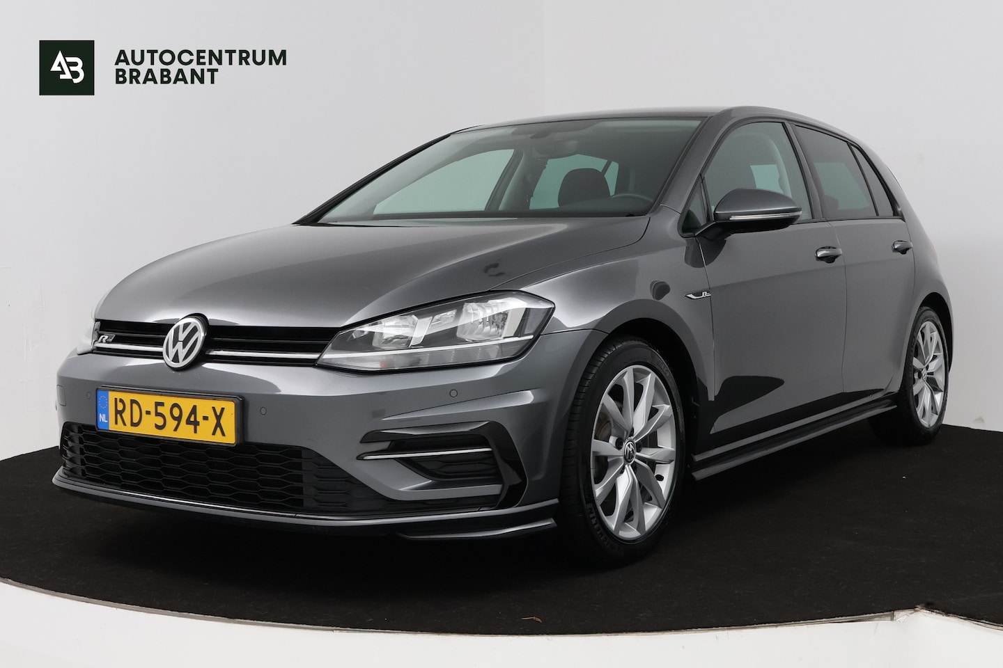 Volkswagen Golf - 1.0 TSI Highline R (R-LINE, TREKHAAK, CRUISE CONTROL ADAPTIEF, STOELVERWARMING, PARKEERSEN - AutoWereld.nl