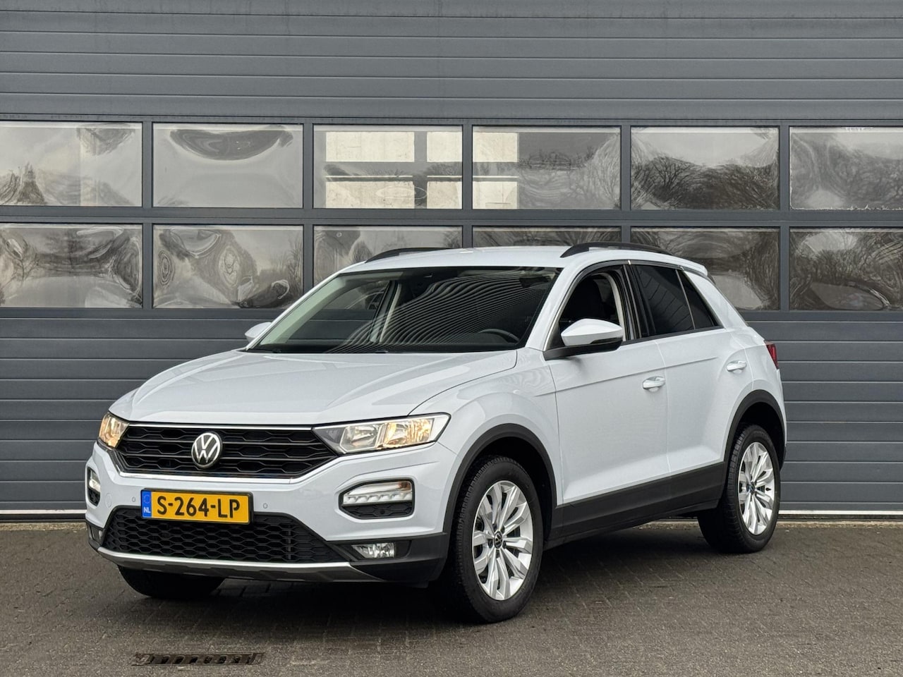 Volkswagen T-Roc - 1.5 TSI SPORT I 2E PAASDAG OPEN I AUTOMAAT I CLIMATE CONTROL I ADAPTIVE CRUISE CONTROL - AutoWereld.nl