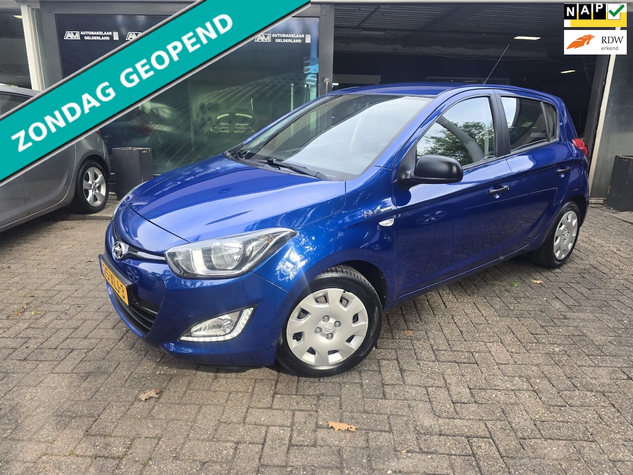 Hyundai i20 - 1.2i Business Edition | 2E EIGENAAR | 12MND GARANTIE | AIRCO | NW KOPPELING - AutoWereld.nl