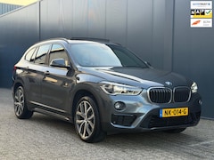 BMW X1 - SDrive20i Pano|HUD|Leder|StoelVW|Vol