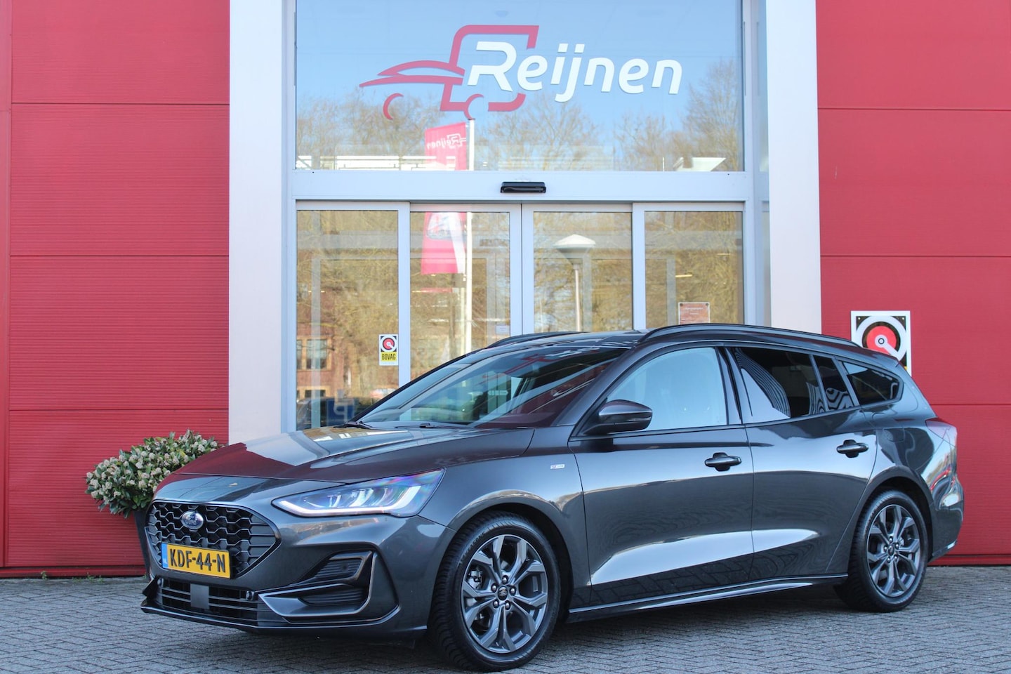Ford Focus Wagon - 1.0 155PK AUTOMAAT Hybrid ST LINE | ALL SEASON BANDEN | NAVIGATIE | DRAADLOZE APPLE CARPLA - AutoWereld.nl