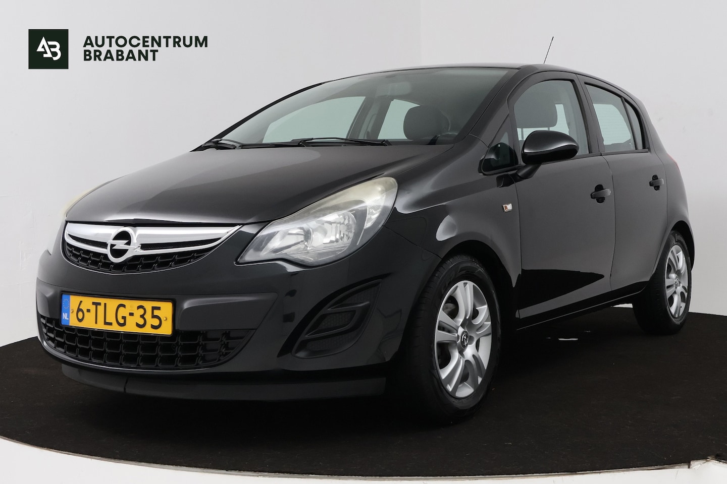 Opel Corsa - 1.4-16V Berlin (PARKEERSENSOREN, CRUISE CONTROL, CARPLAY, CAMERA) - AutoWereld.nl