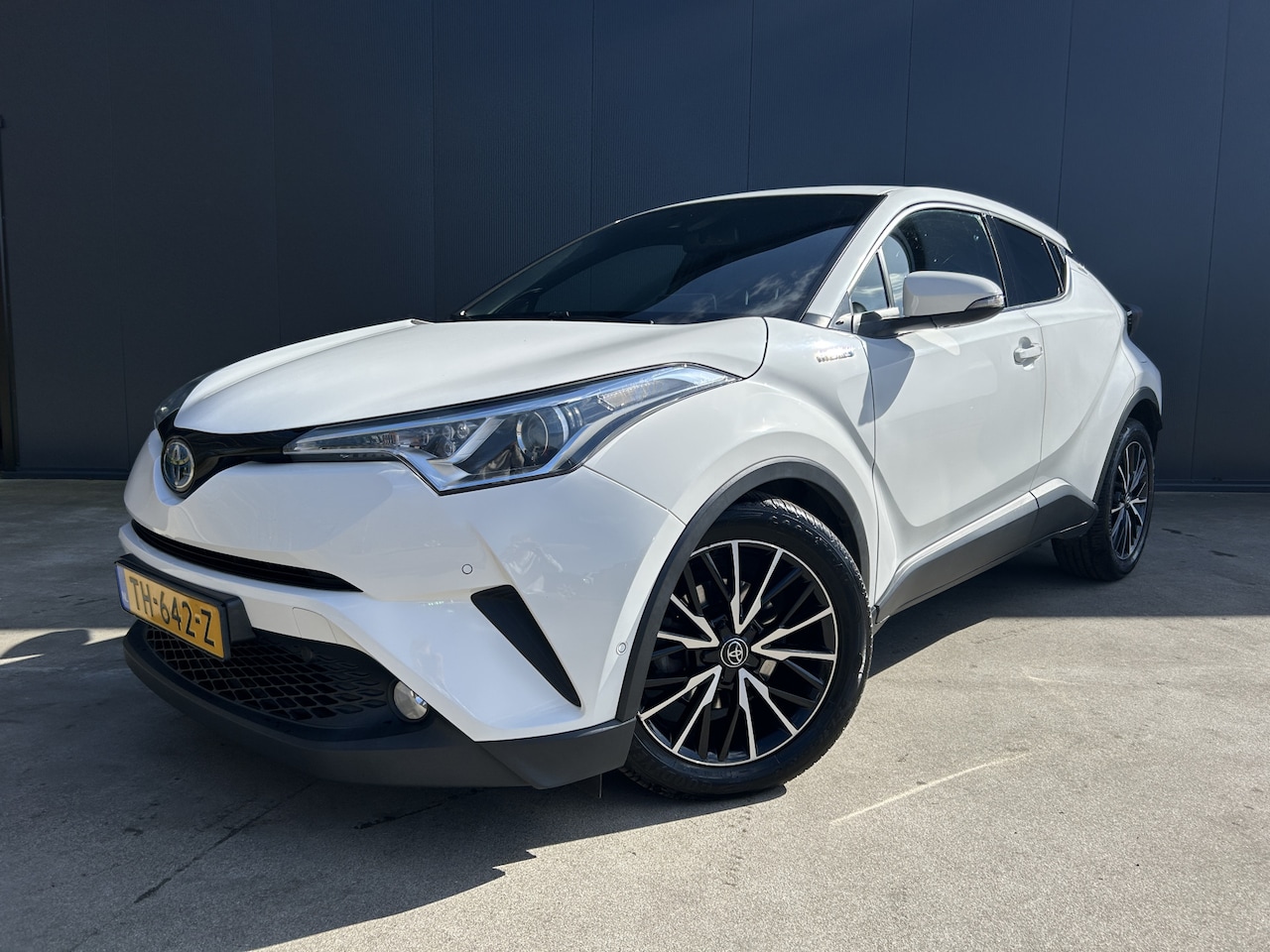 Toyota C-HR - 1.8 Hybrid Executive 1e EIGENAAR JBL CAMERA HALF LEER PARK ASSIST LED NAVI ECC CRUISE - AutoWereld.nl
