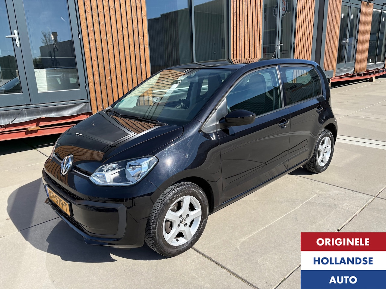 Volkswagen Up! - 1.0 BMT Zwart Airco BT Aux 100% VW DealerAuto - AutoWereld.nl