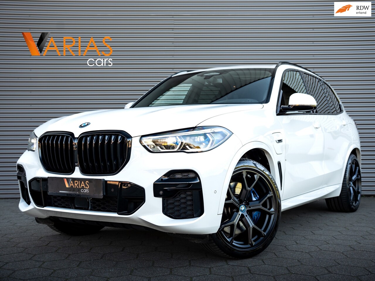 BMW X5 - XDrive45e High Executive M-Sport Pano 360g 394PK Tr - AutoWereld.nl