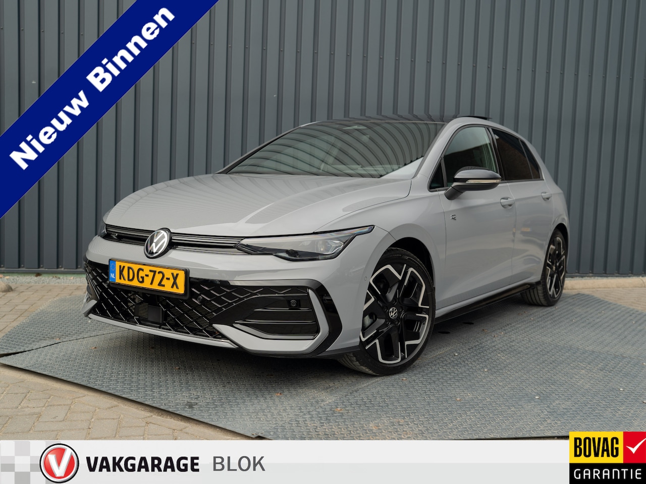 Volkswagen Golf - 1.5 eTSI R-Line Edition | Panodak | IQ Light | Trekhaak wegkl. | Harman/Kardon | Head Up | - AutoWereld.nl