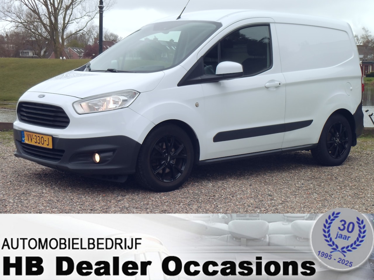 Ford Transit Courier - 1.5 TDCI Trend - Airco - Navigatie - Leer - AutoWereld.nl