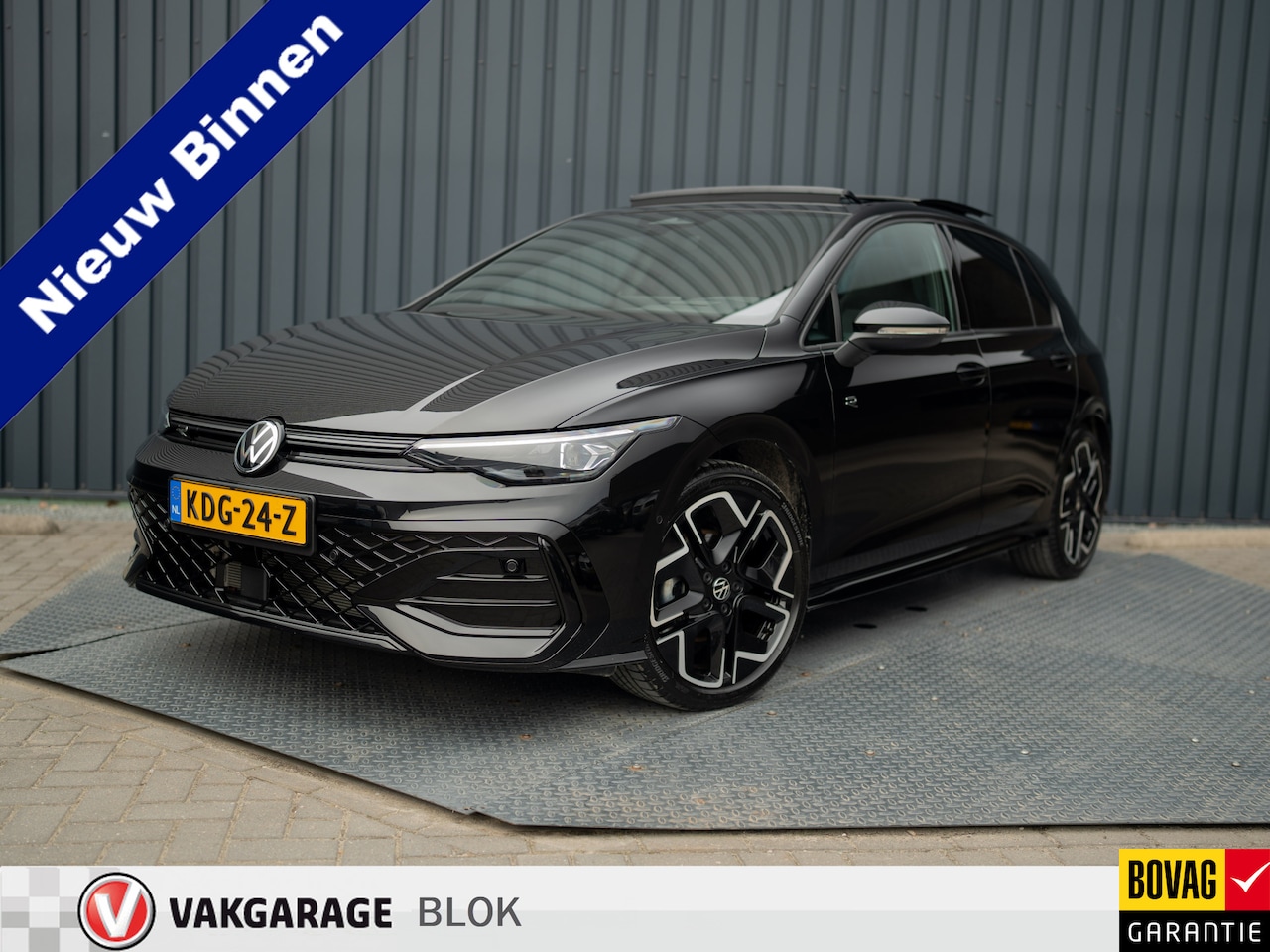 Volkswagen Golf - 1.5 eTSI R-Line Edition | Panodak | IQ Light | Trekhaak wegkl. | Harman/Kardon | Head Up | - AutoWereld.nl