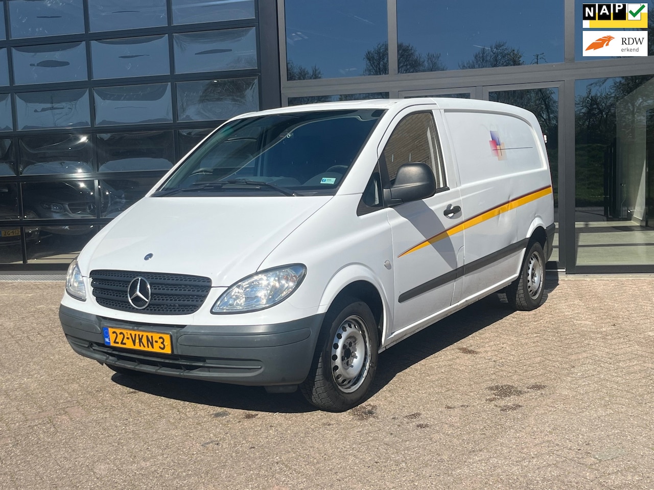 Mercedes-Benz Vito - CDI 109 Lang HD Amigo, 3 persoons,Airco - AutoWereld.nl
