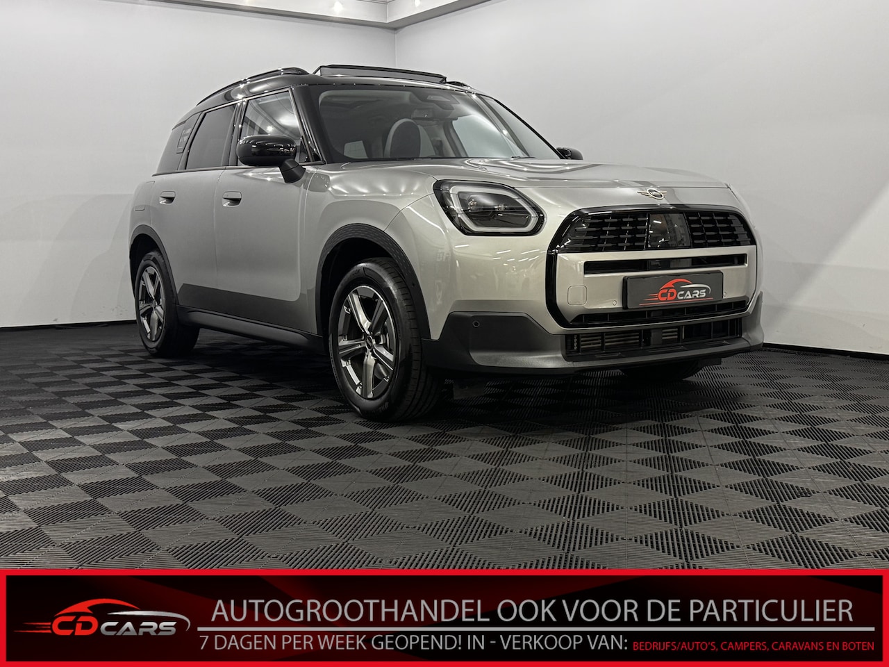 MINI Countryman - Mini 1.5 C Classic Trim + Package M Pano, Camera, Half leder, Navi, Head-up display, Elekt - AutoWereld.nl