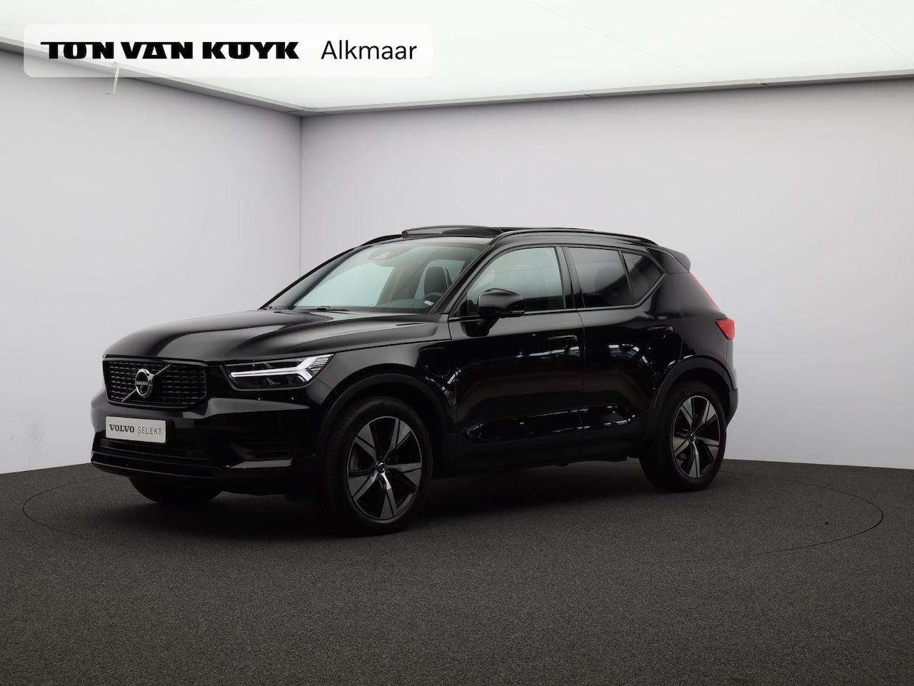 Volvo XC40 - T5 262PK Recharge R-Design / Panorama Dak / Trekhaak / 360gr Camera / Elekt. Verstelbare S - AutoWereld.nl