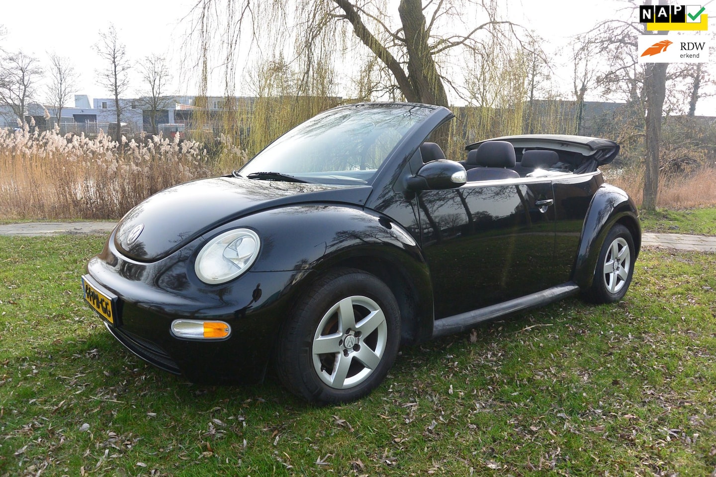 Volkswagen New Beetle Cabriolet - 2.0*airco*cruise*elektr.dak*apk 04-2027 - AutoWereld.nl