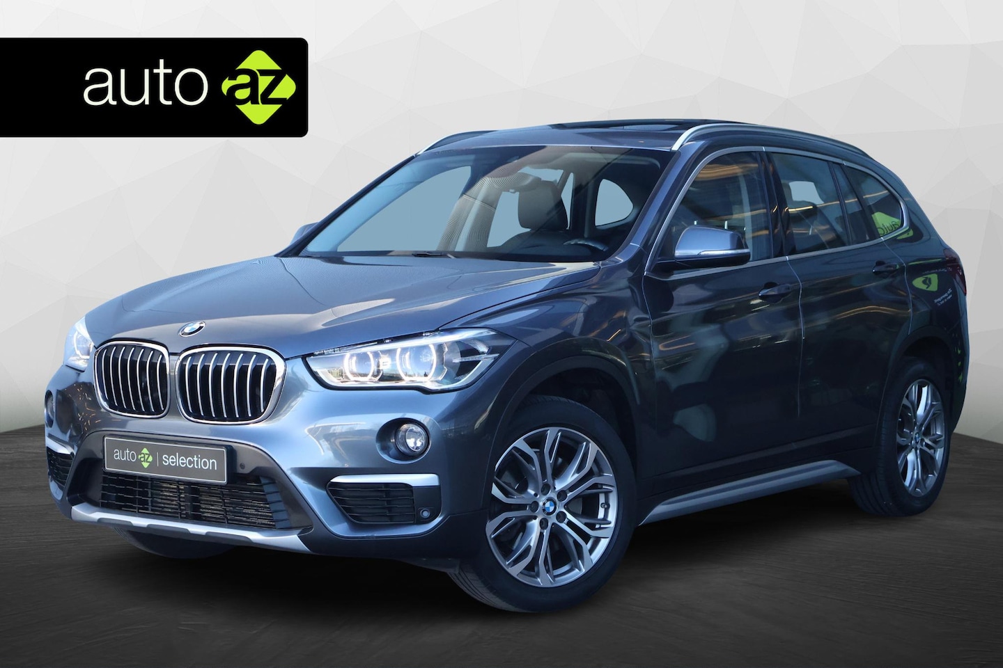 BMW X1 - xDrive20i High Executive / Panorama / Sportstoelen - AutoWereld.nl