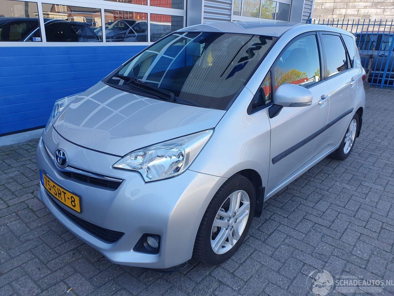 Toyota Verso S - Automaat 1.3 VVT-i Dynamic - AutoWereld.nl