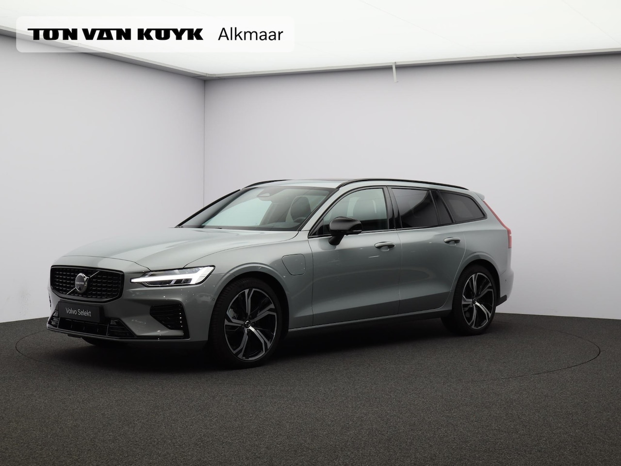 Volvo V60 - T8 455PK Plug-in hybrid AWD Plus Dark / Panoramadak / Head-Up Display / 360 Camera / Sport - AutoWereld.nl