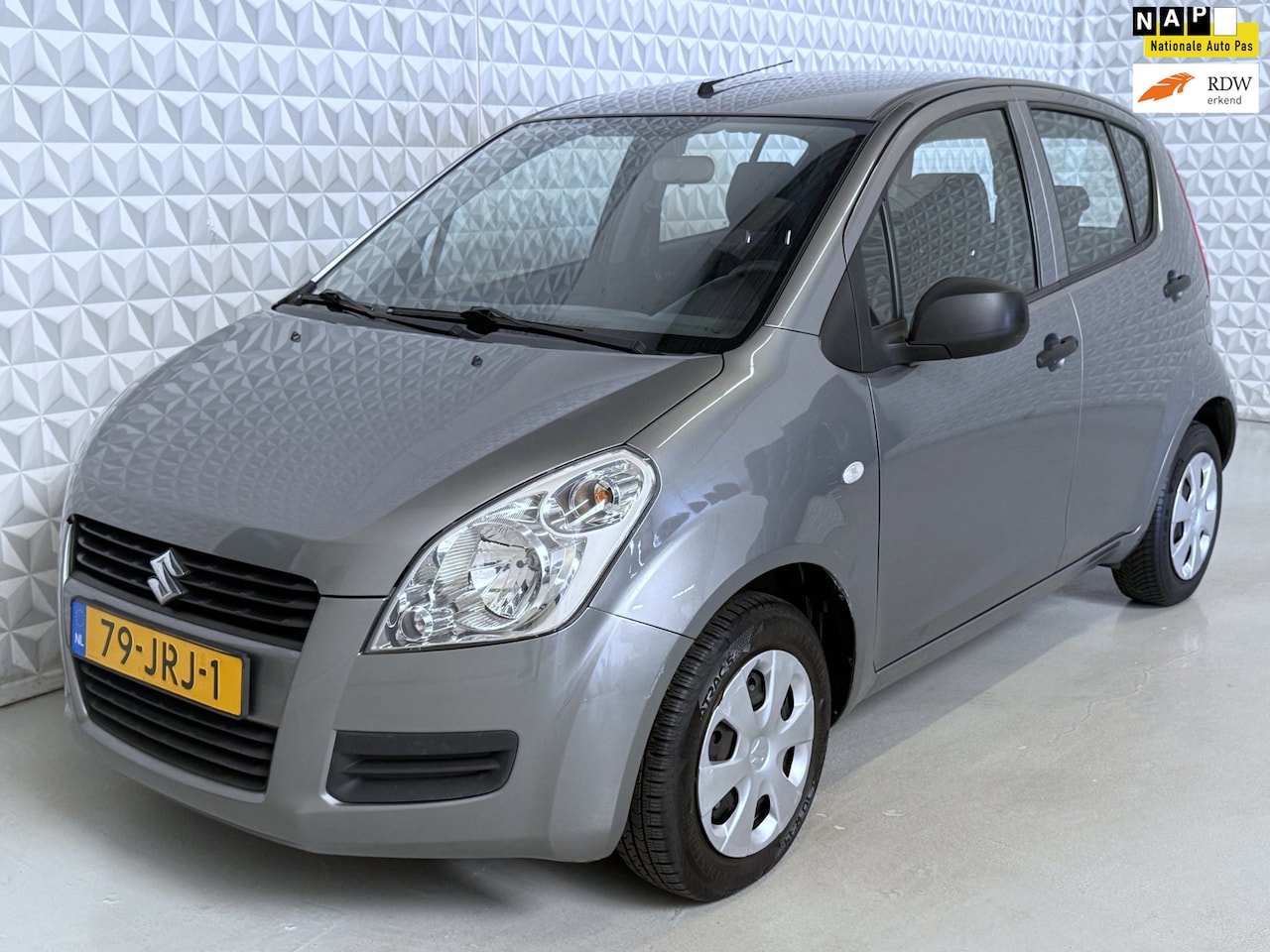 Suzuki Splash - 1.0 Base STUURBEKRACHTIGING / 186.000km (2009) - AutoWereld.nl