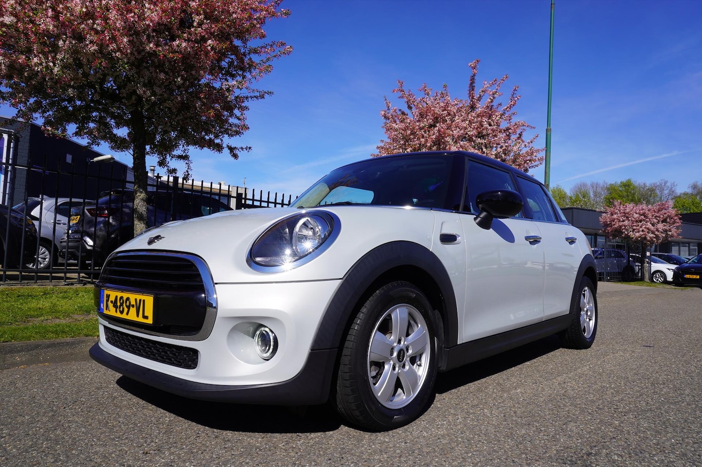 MINI Cooper - Mini 5-Deurs (f55) 1.5 136pk Navigatie Multi Media - AutoWereld.nl