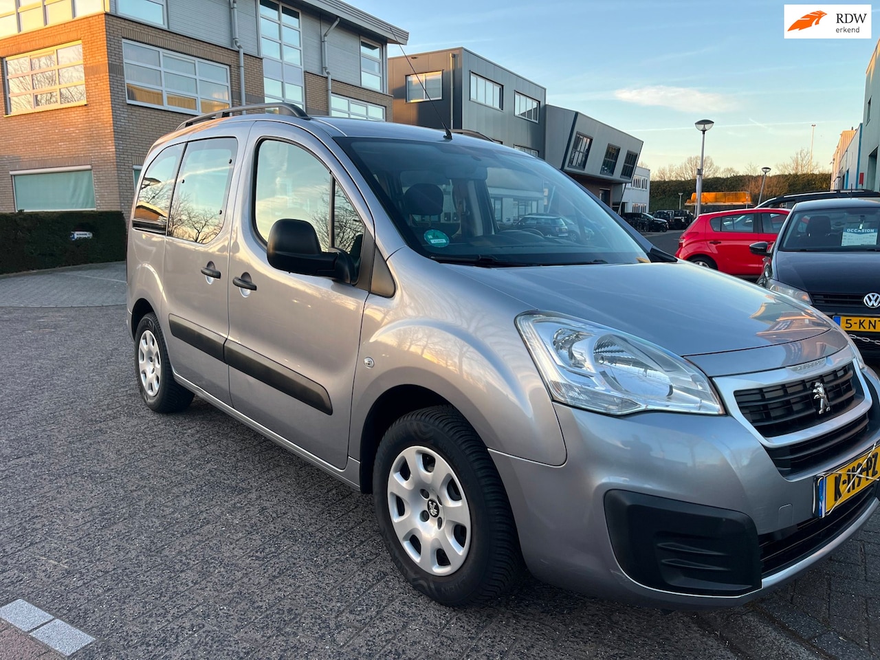 Peugeot Partner Tepee - 1.2 PureTech Active 1.2 PureTech Active - AutoWereld.nl