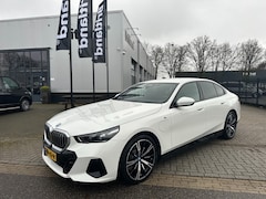 BMW 5-serie - 530e X-drive M-Sport bj2024 *Leer *Laser *Adaptive *NL auto
