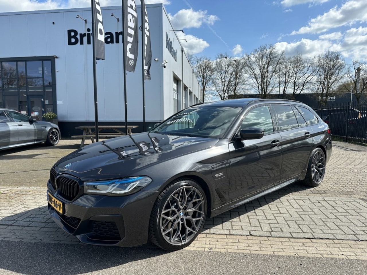 BMW 5-serie Touring - 530e M-sport Touring 2022 BTW *Pano *Adaptive *Leer *Laser *Head-up - AutoWereld.nl