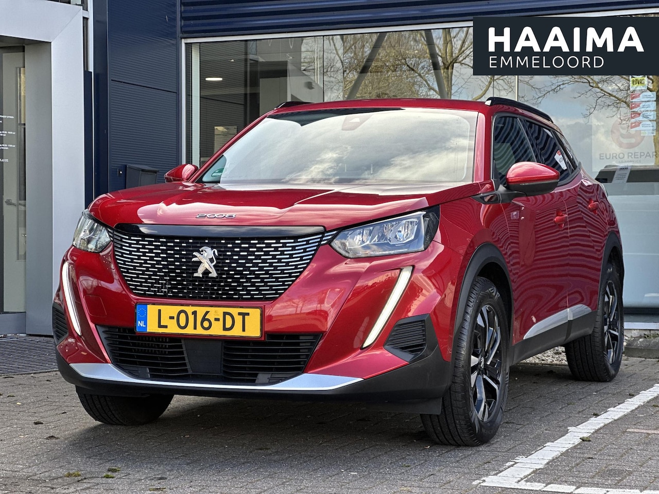 Peugeot 2008 - 1.2 PureTech 130pk Allure | Trekhaak | Apple Carplay/Android Auto | Navigatie | Climate Co - AutoWereld.nl