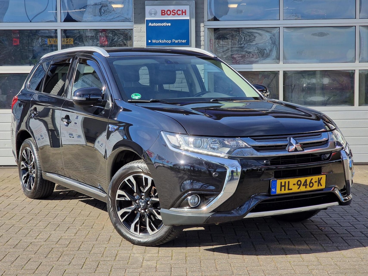 Mitsubishi Outlander - 2.0 PHEV Executive Edition|New-Type|Trekhaak|Camera|Clima|Cruise|PDC| - AutoWereld.nl