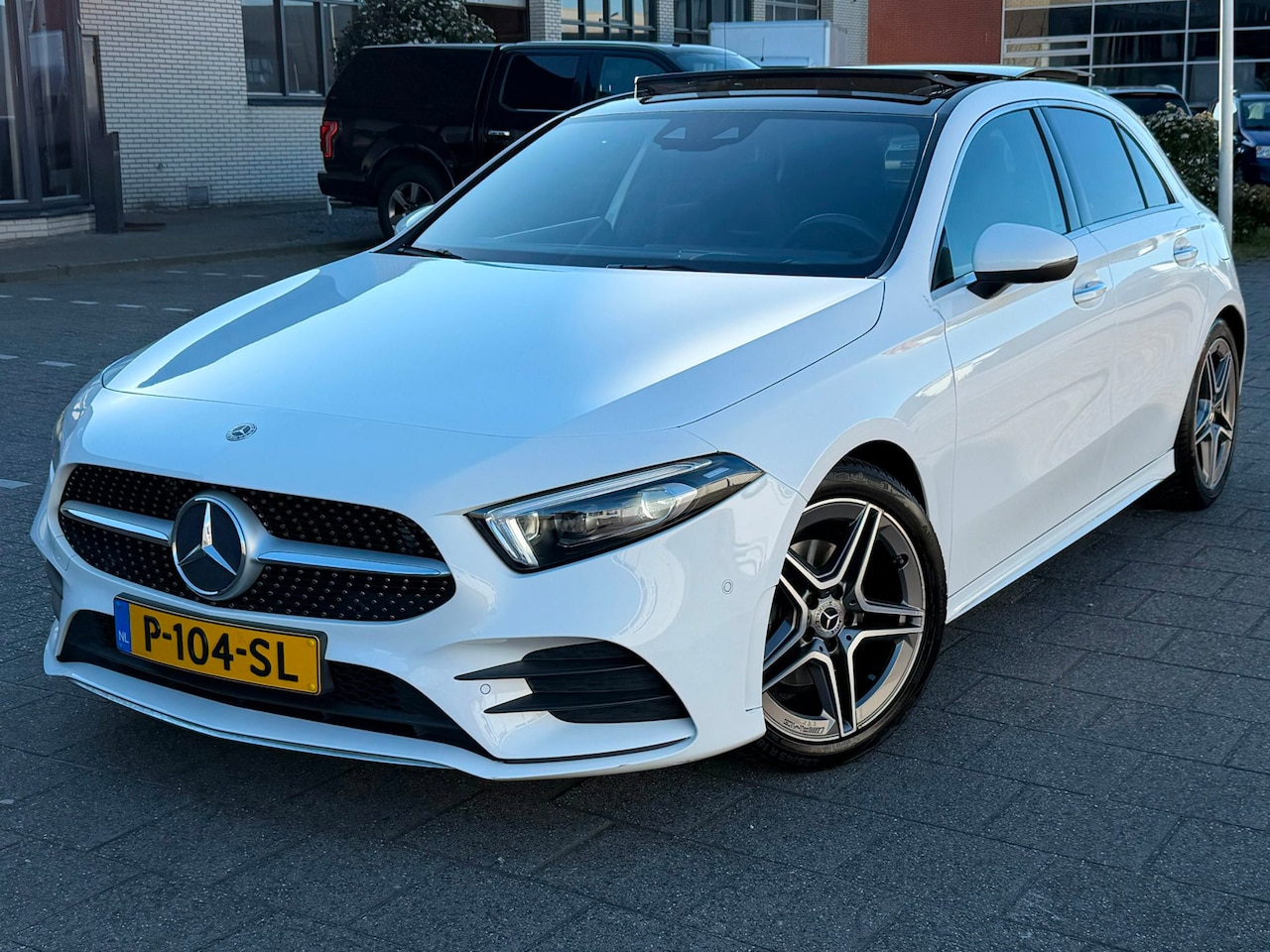 Mercedes-Benz A-klasse - 200 Premium AMG PAKKET l SFEERVERL. l PANO - AutoWereld.nl