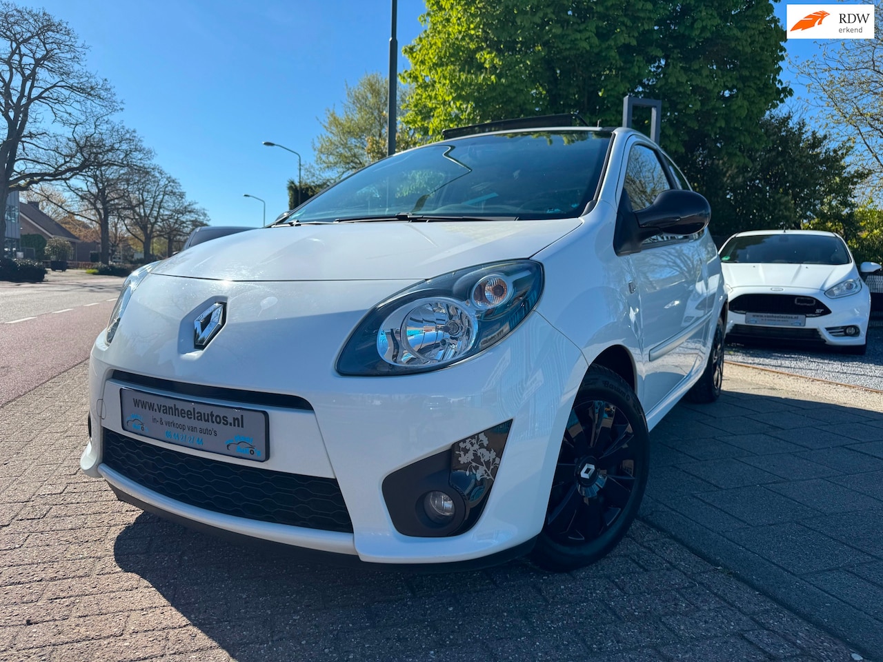 Renault Twingo - 1.2 Night & Day A-C Elek Pakket Pano Nw Apk - AutoWereld.nl