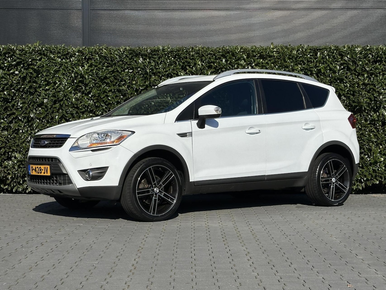Ford Kuga - 2.5 20V Titanium 2.5 20V Titanium, AUTOMAAT, CRUISE CONTROL, CLIMATE CONTROL, KEYLESS, HALF LEDER, PARKEERS - AutoWereld.nl