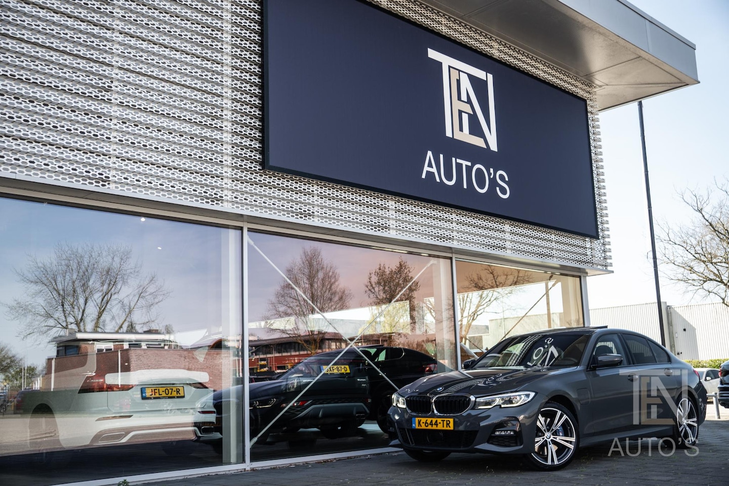 BMW 3-serie - 330e M Sport Plus | Driving Assistant | HUD | Laser | Leder | Schuifdak | 19" | 360-camera - AutoWereld.nl