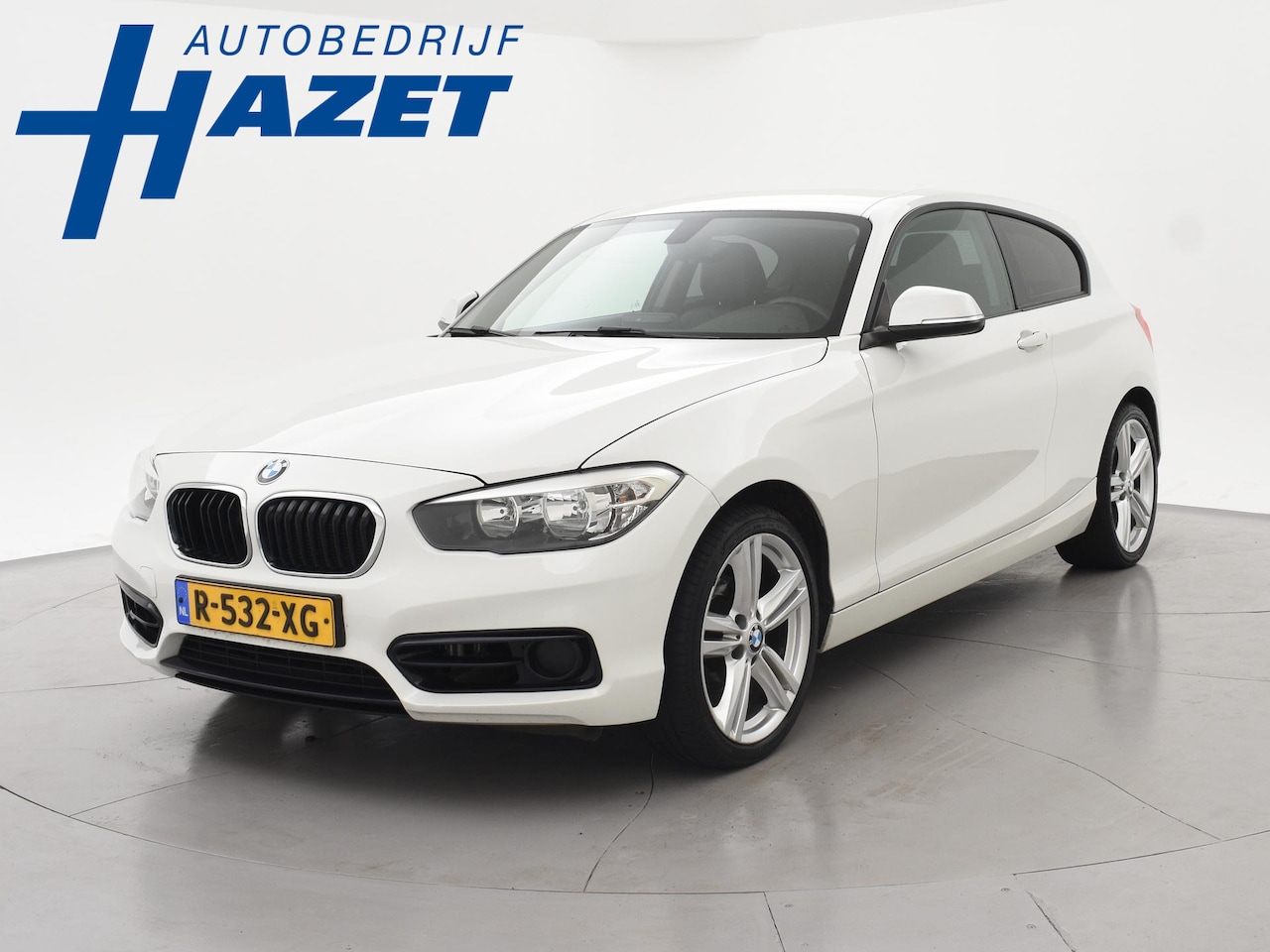BMW 1-serie - 118i 3-DEURS + LEDER | SPORTSTOELEN | STOELVERW. | 18 INCH - AutoWereld.nl