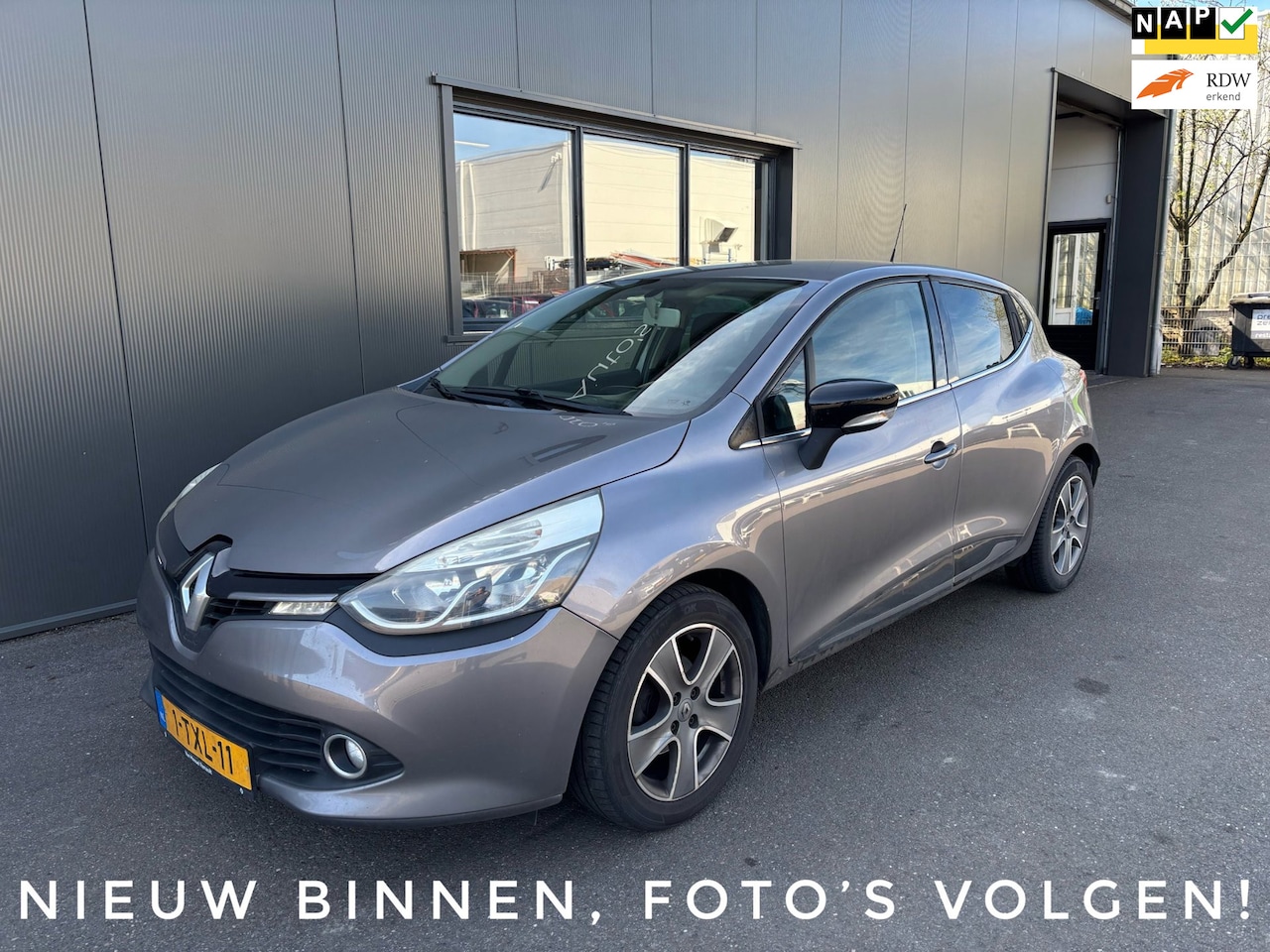 Renault Clio - TCe 90 Night&Day / Navigatie / Parkeersensoren achter! - AutoWereld.nl